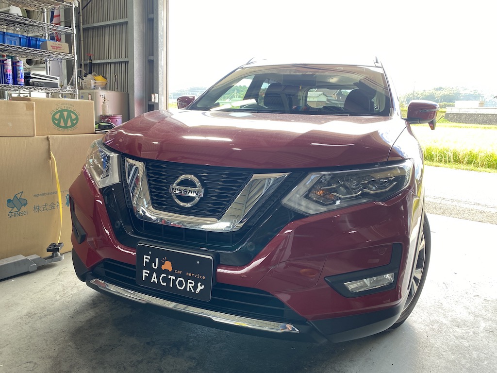 エクストレイル フロントガラス 飛び石 ガラスリペア 兵庫県 大阪 岡山県 三木市 三田市 加古川市 加東市 小野市 神戸市 北区 西区 車検 修理 鈑金 お任せください エフジェイファクトリー 株 オフィシャルブログ